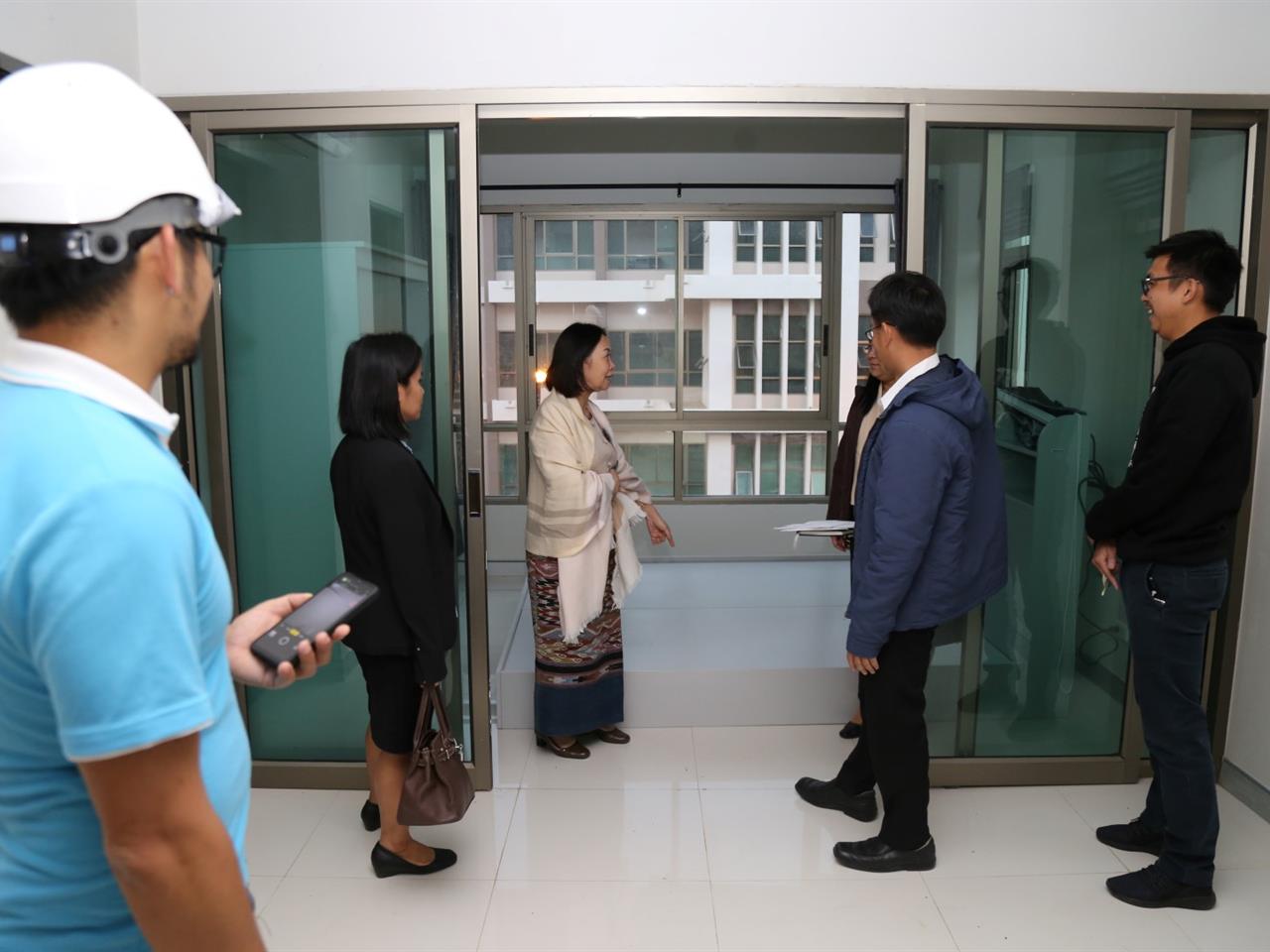อธิการบดีมหาวิทยาลัยพะเยา ลงพื้นที่ตรวจอาคารหอพักศรีตรัง